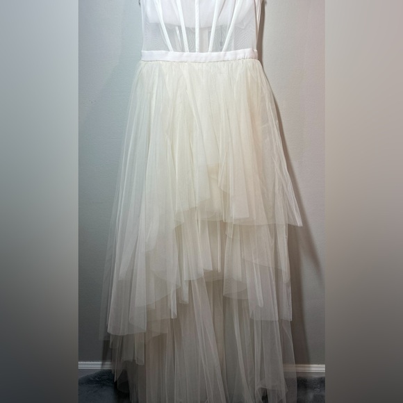 BCBGMAXAZRIA Tulle Gown Size 6 Color Gardenia - Picture 9 of 10